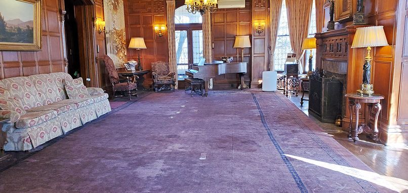 The living room carpet was well worn after hosting thousands of national and international visitors; the ceiling plaster 
work needed repair, and the wooden paneling needed repairs and waxing.