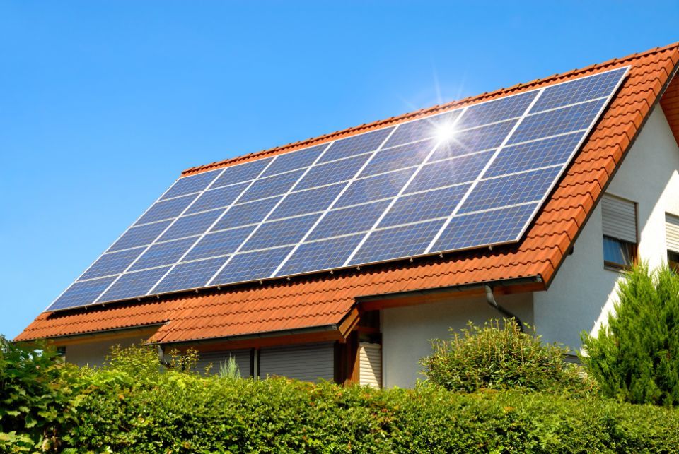 Montaggio pannelli solari fotovoltaici