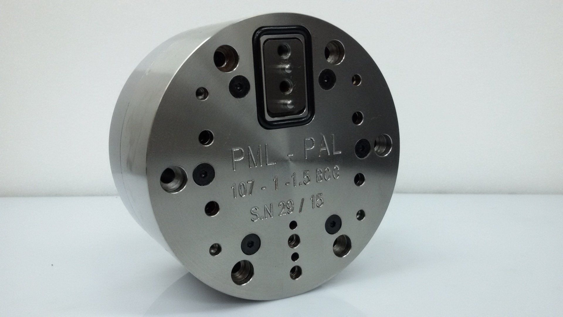 Sealed precision air chuck