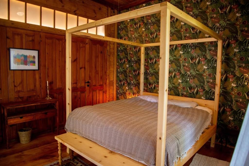 Shromantic Garden Double room with private bedroom with a four poster bed and a bench.