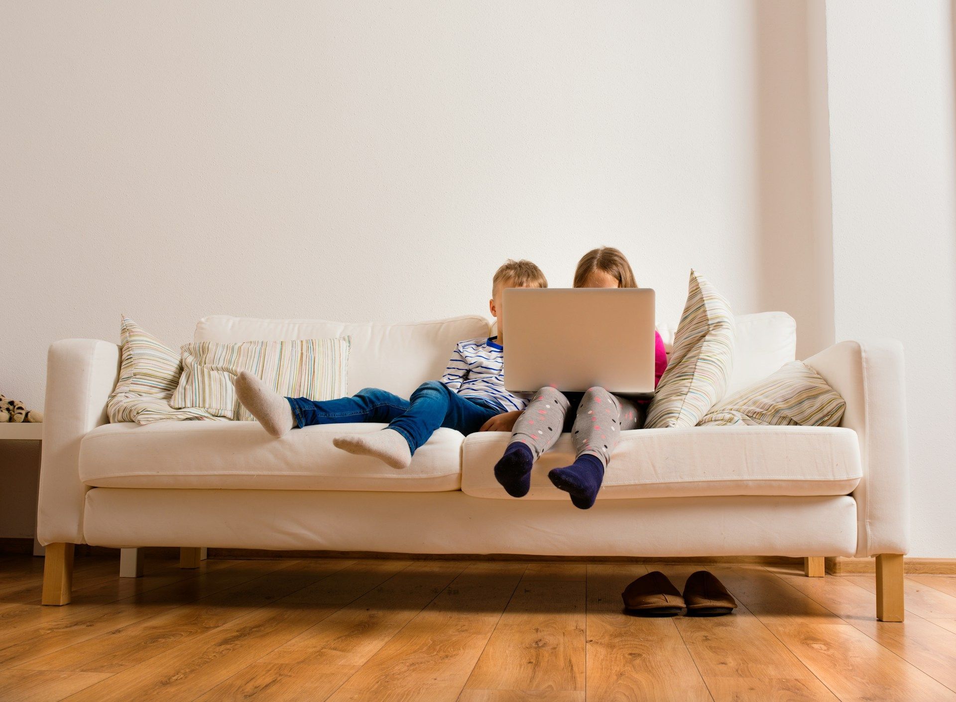 kids at home using laptop