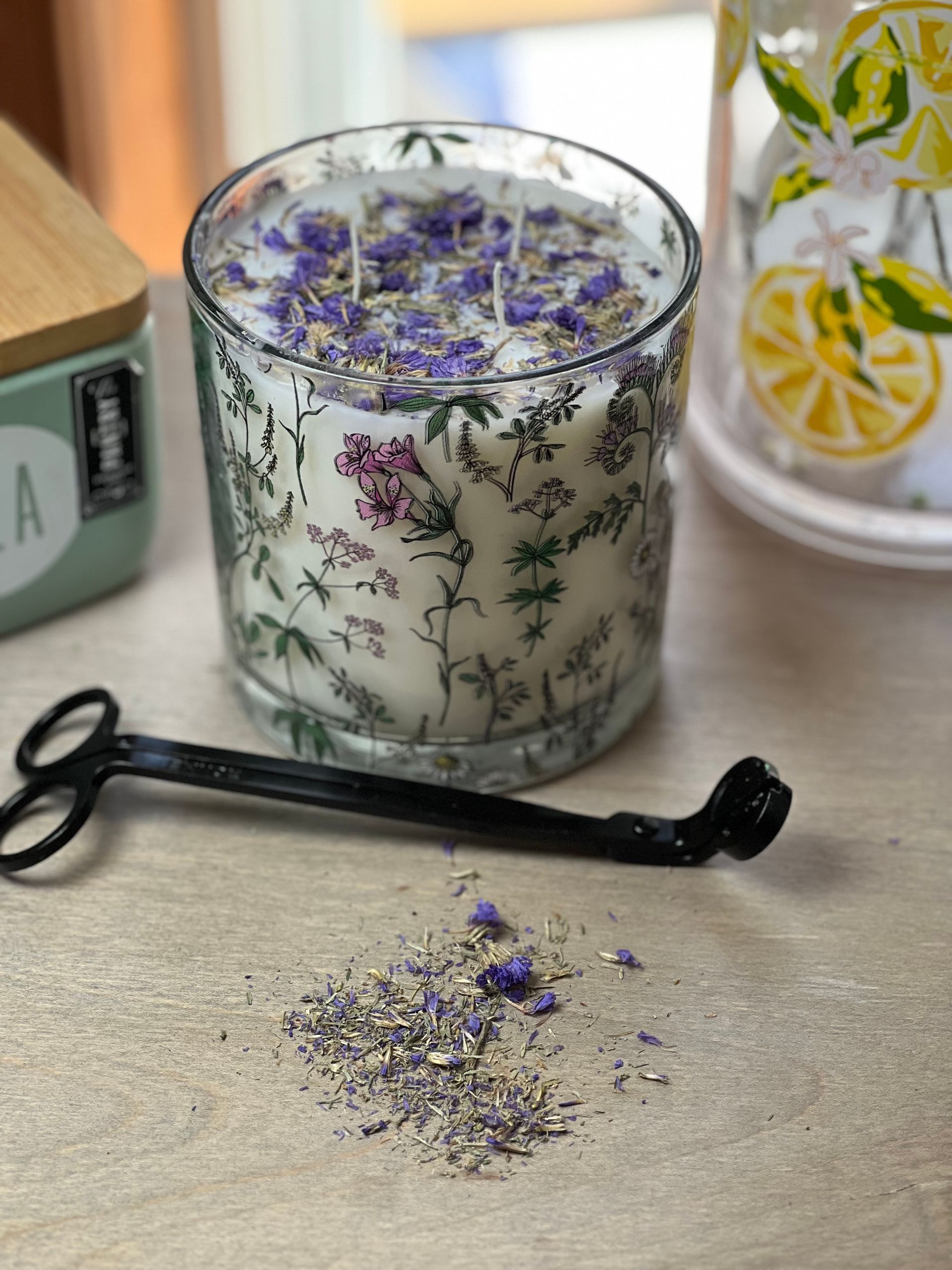 Sold Out-Calabrian Lemon & lilac leaves