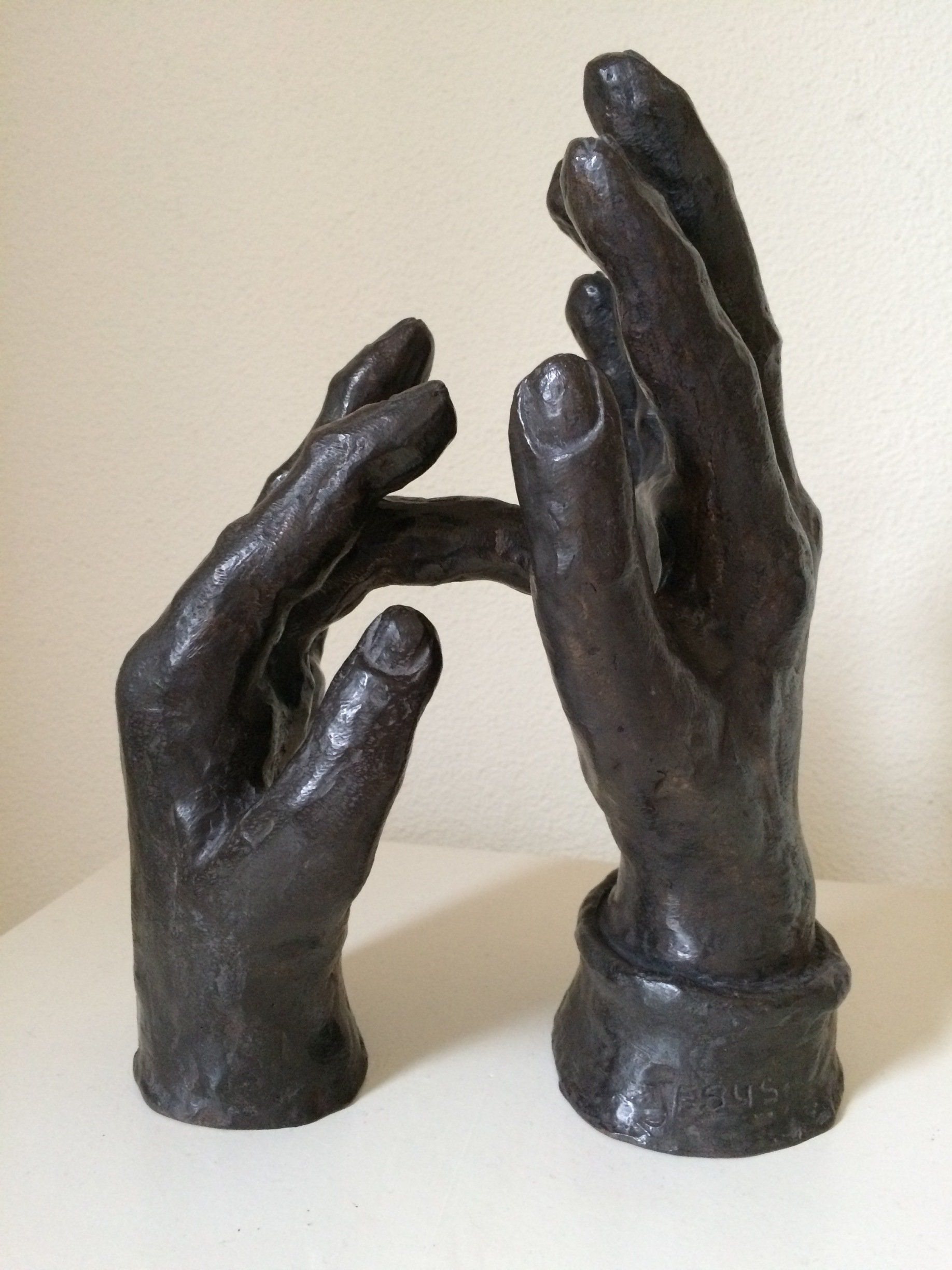 handen in brons Jesus