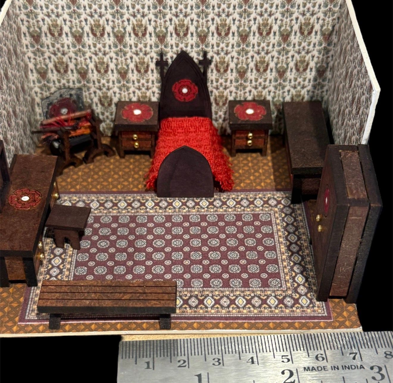 TUDOR ROSE AND CROSSES SINGLE BED 1/48 SCALE KIT