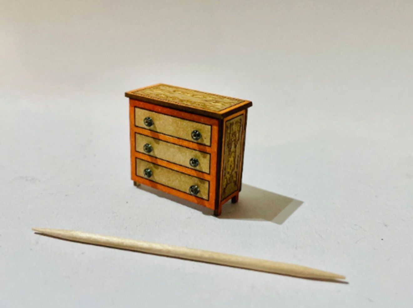 DECORATIVE CHEST OF DRAWERS 1/48 scale KIT