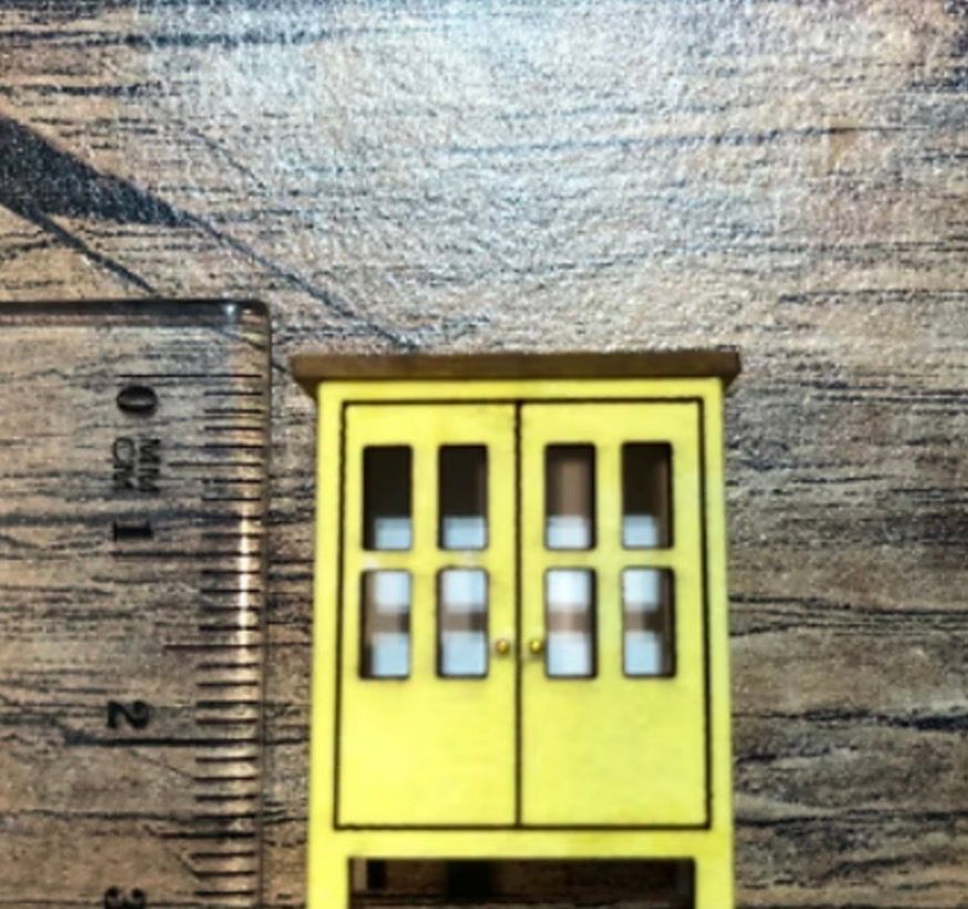 TUDOR /LINEN CABINET. 1/48 scale KIT