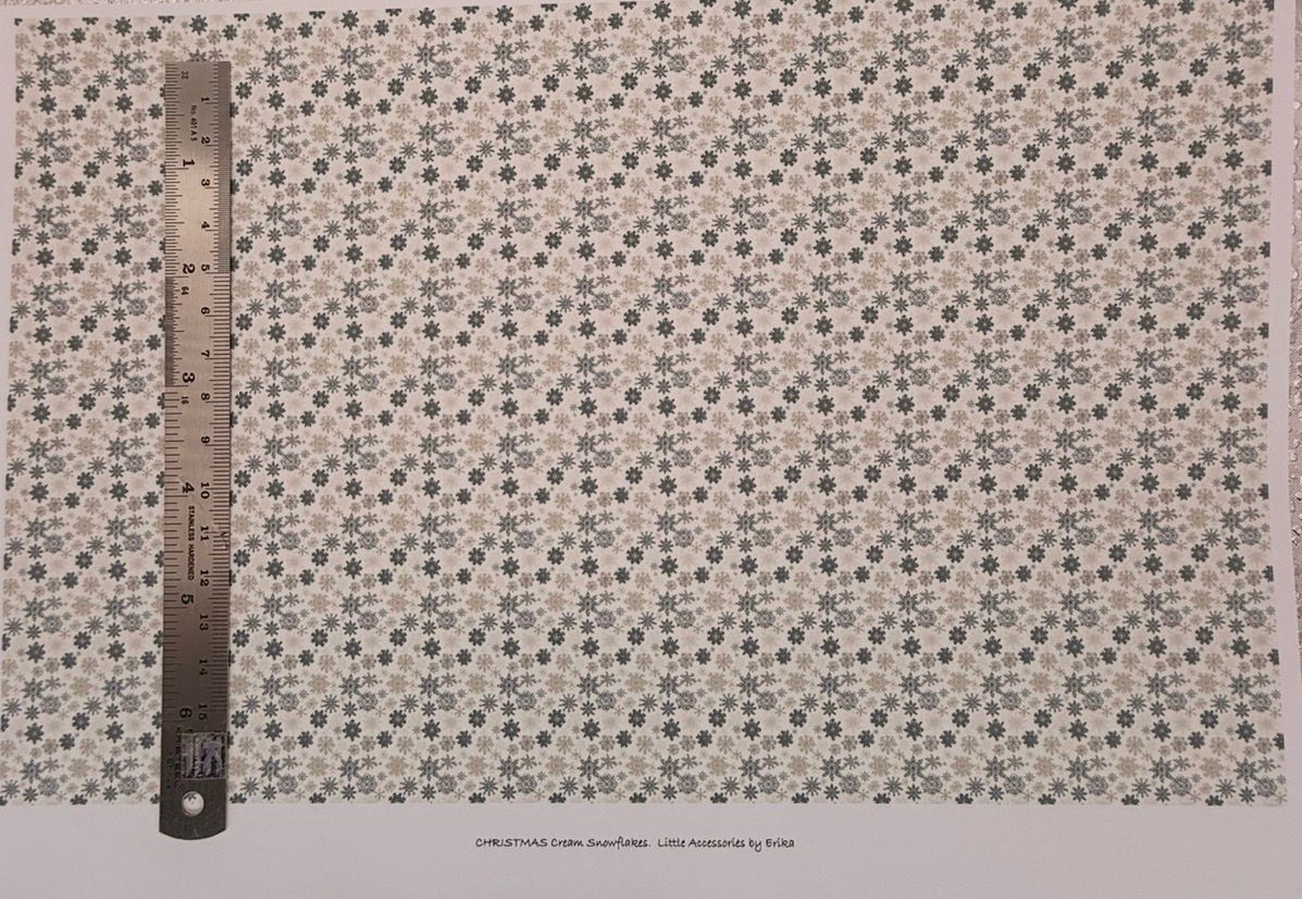 Wallpaper/fabric. Christmas cream snowflakes. - 1/48 scale