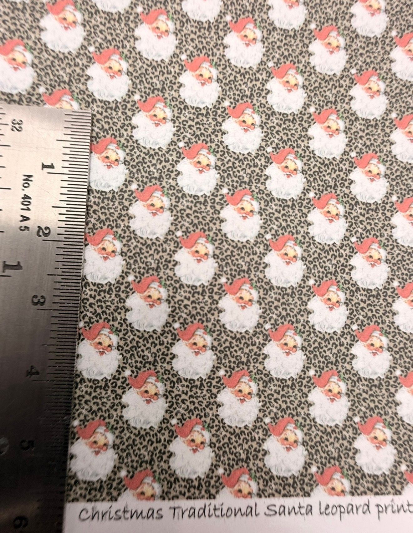 Wallpaper/fabric Christmas traditional sants leopard print. 1/48 scale