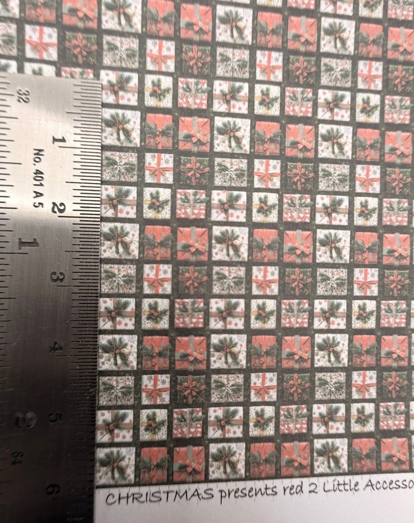 Wallpaper/fabric. Christmas presents red. 1/48 scale