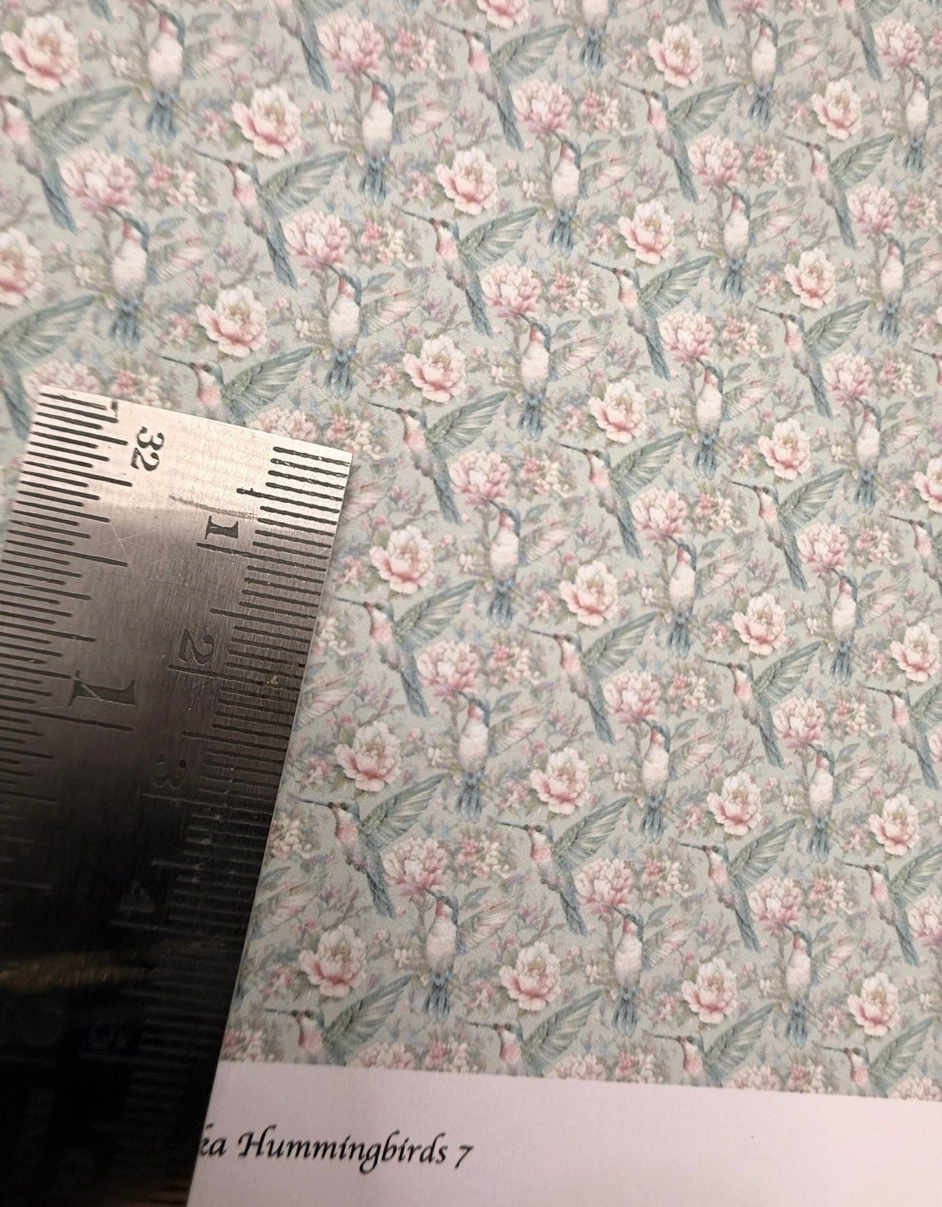 Wallpaper/fabric/carpet. Humming birds 7 - 1/48 scale.