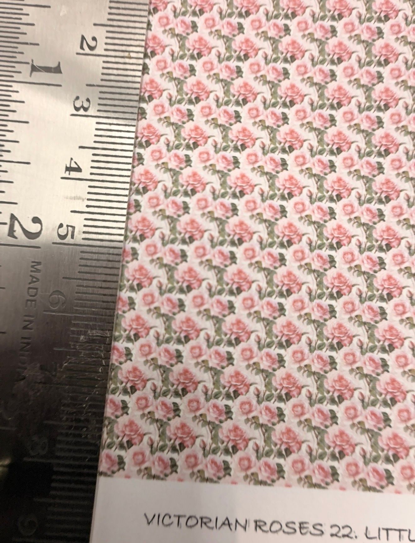 Wallpaper/fabric/carpet. Victorian roses 22. - 1/48 scale
