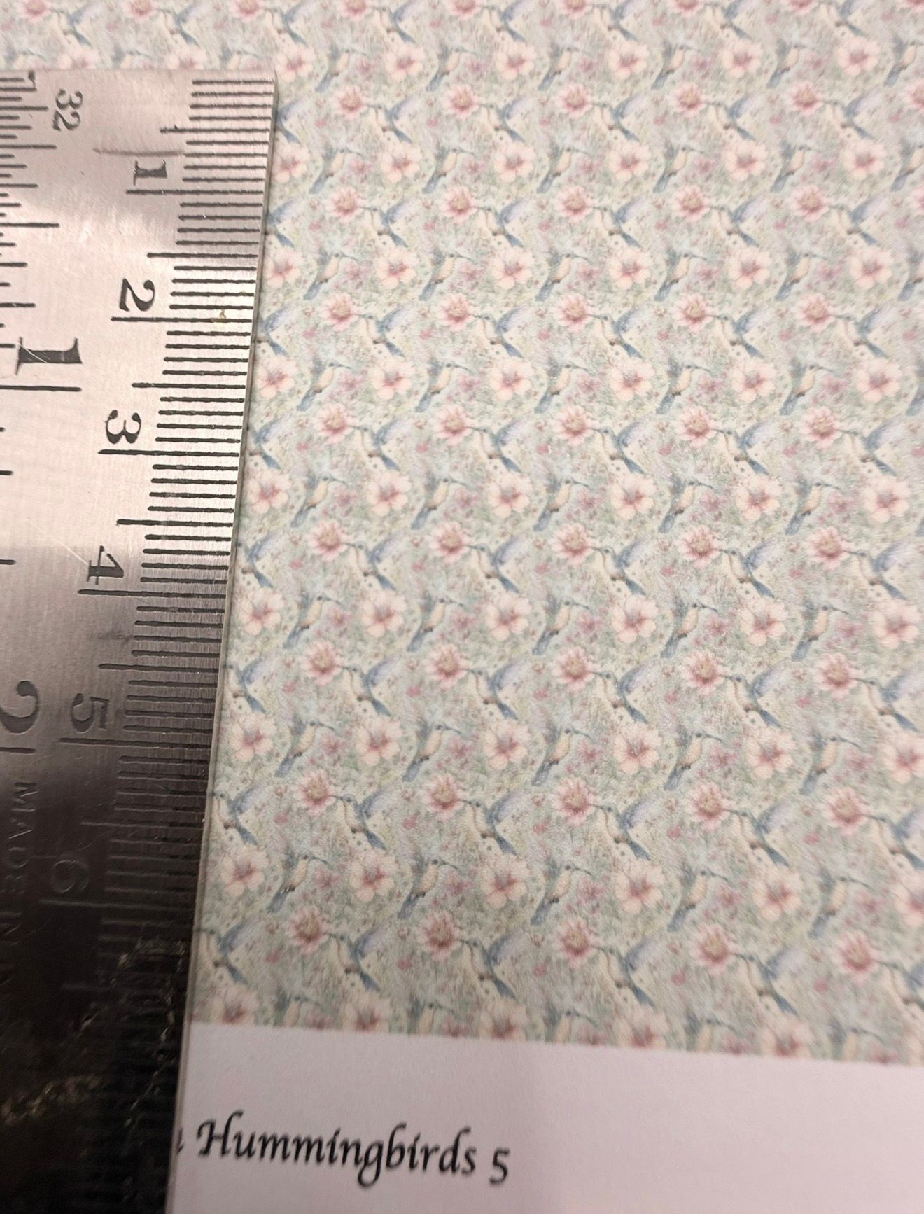 Wallpaper/fabric/carpet. Hummingbirds 5 - 1/48 scale
