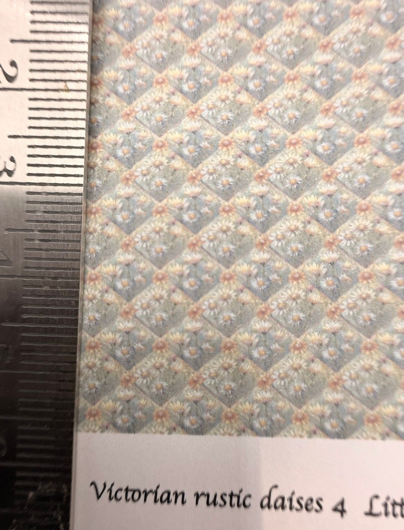 Wallpaper/fabric/carpet Victorian rustic daisies 4 - 1/48 scale