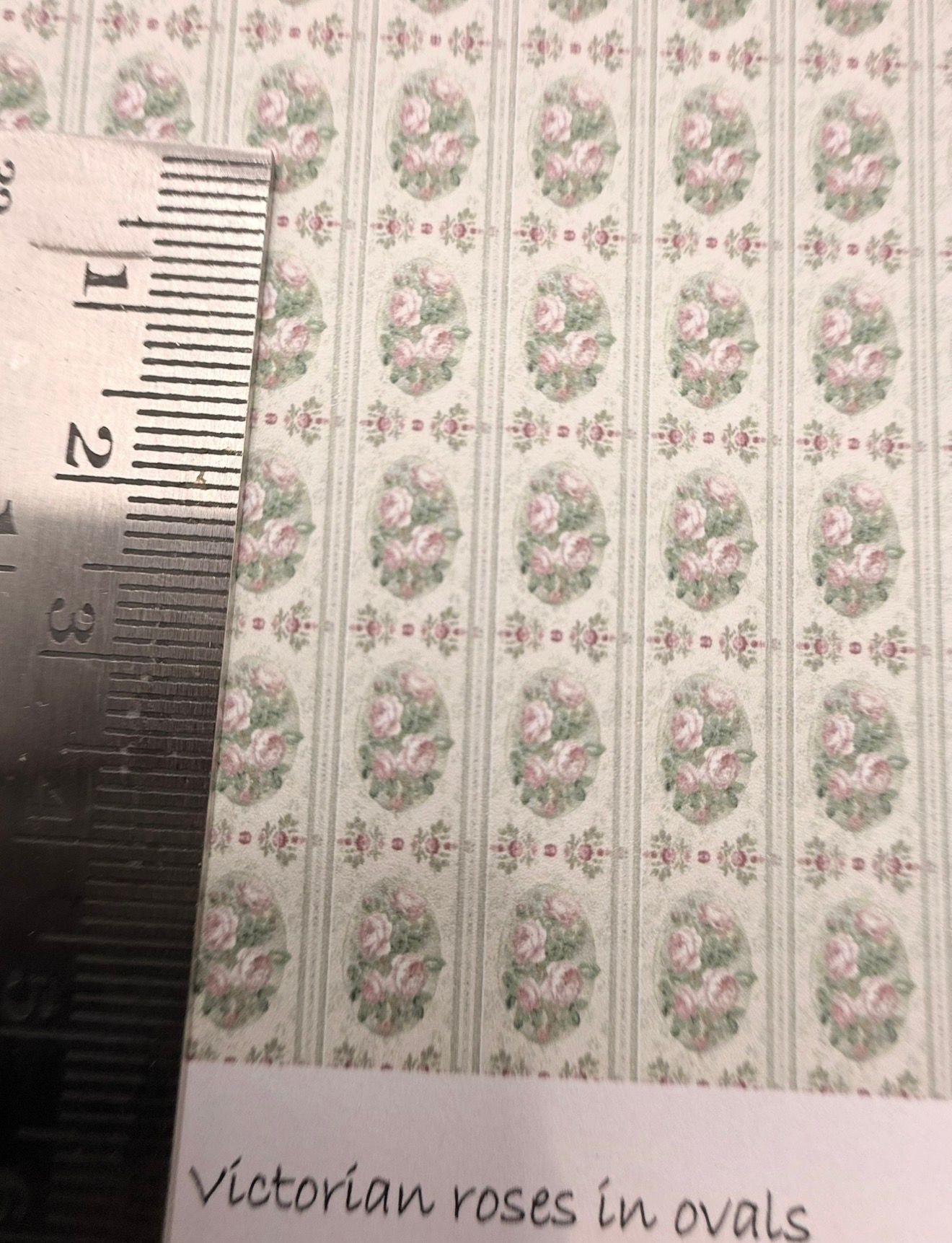Wallpaper/fabric/carpet Victorian roses in ovals. 1/48 scale