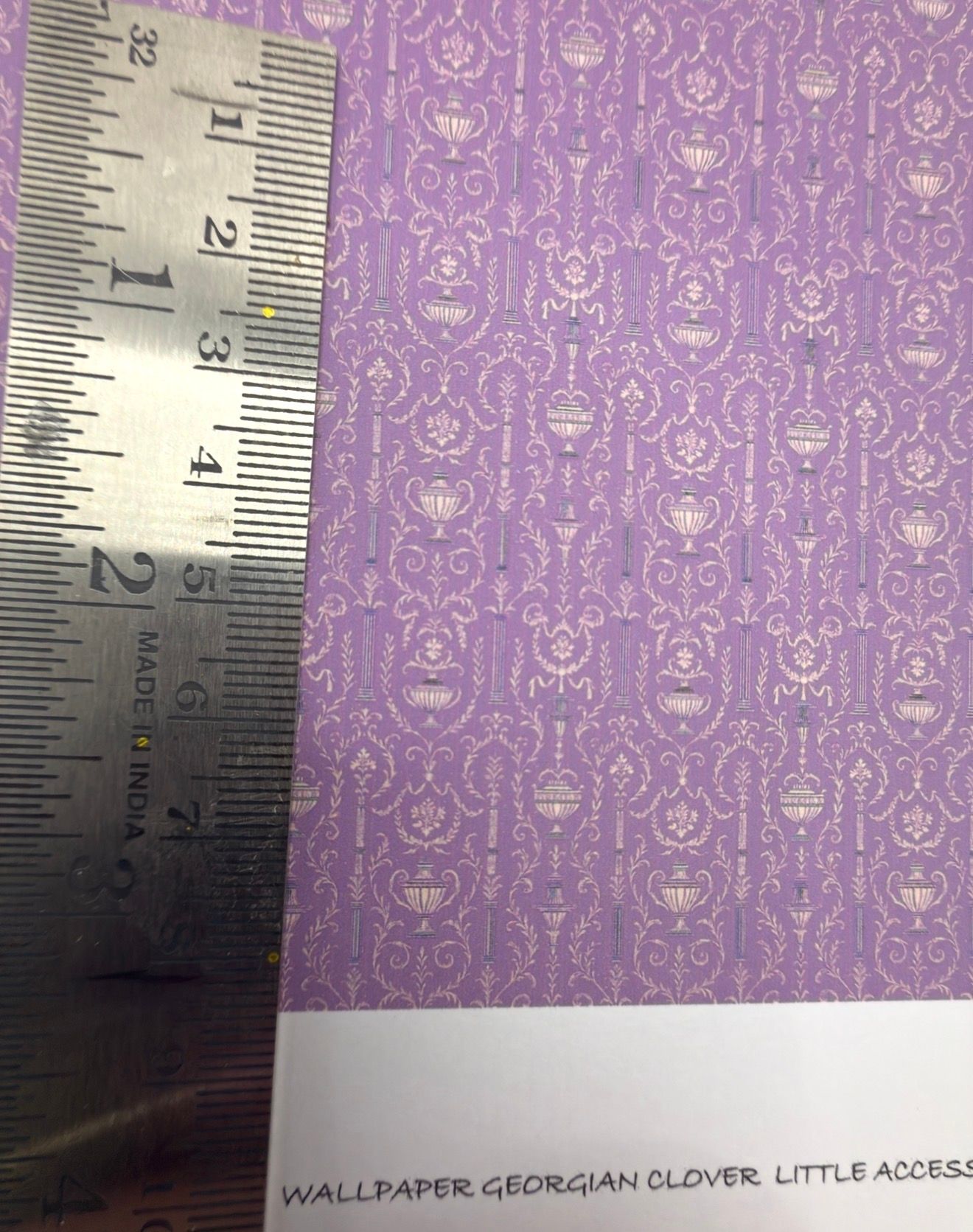 Wallpaper/fabric/carpet. Georgian clover. 1/48 scale