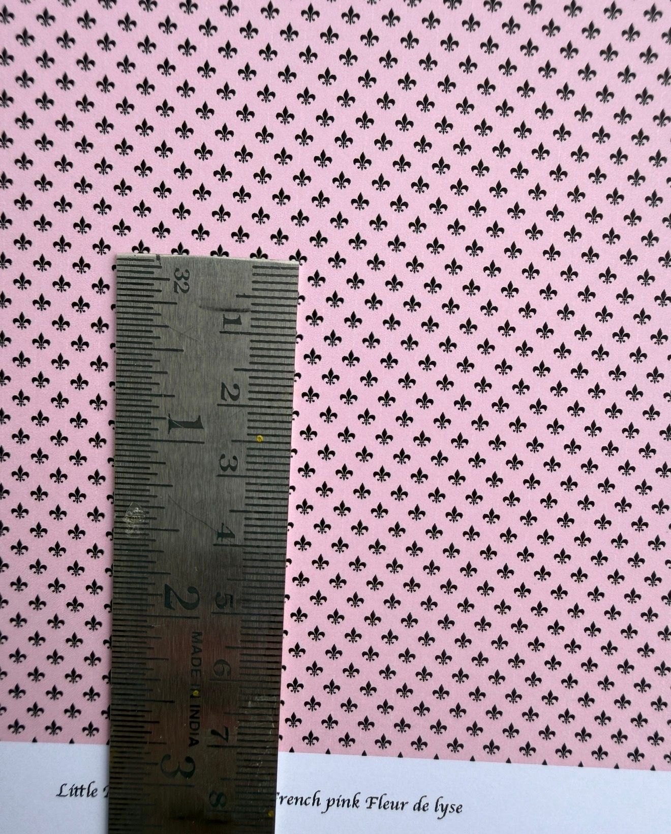 Wallpaper/fabric. French pink Fleur de lyse. 1/48 scale