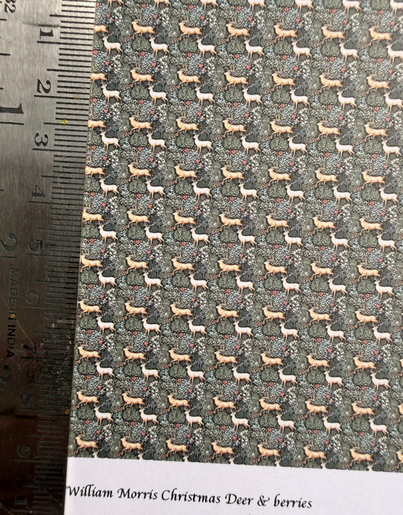 Wallpaper/fabric/carpet. WM Christmas deer & berries. 1/48 scale