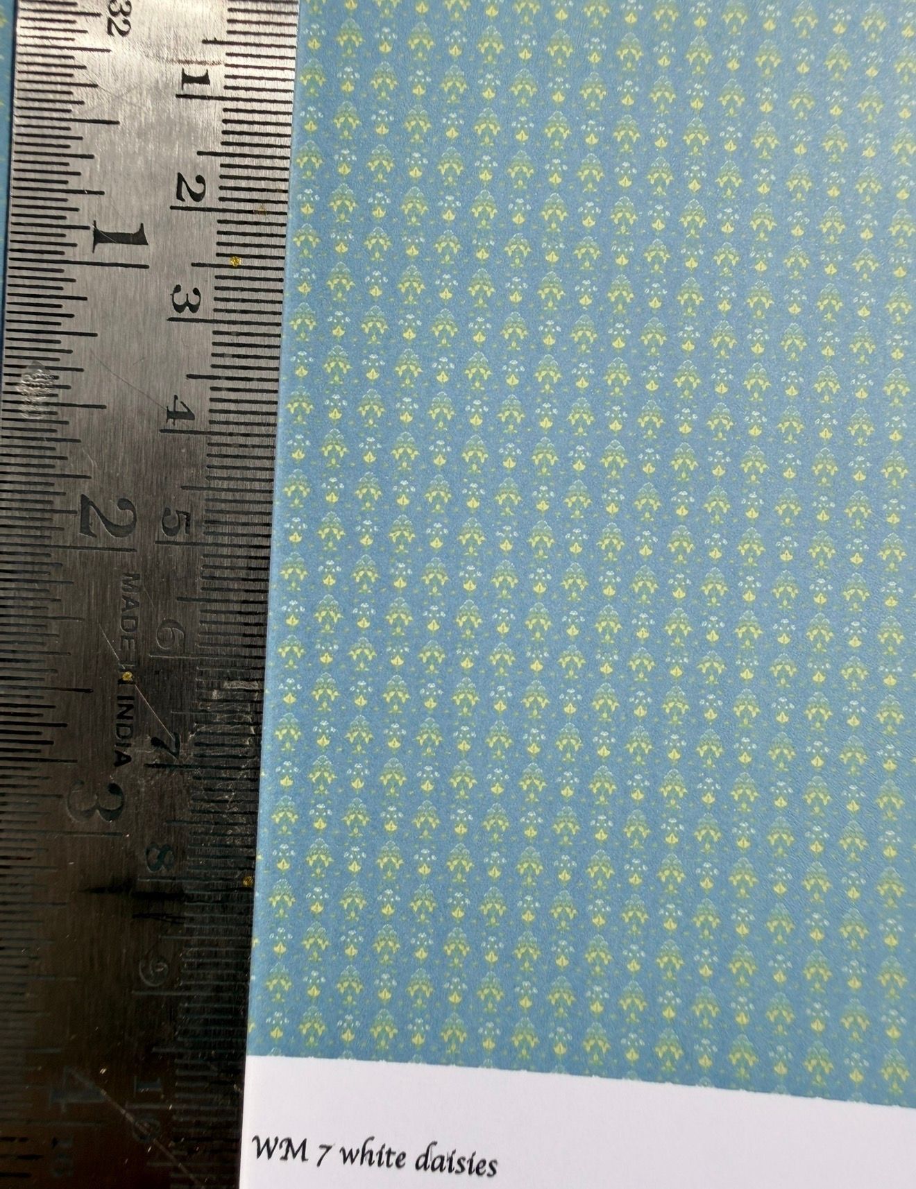 Wallpaper/fabric/carpet. WM 7 White daisies. 1/48 scale