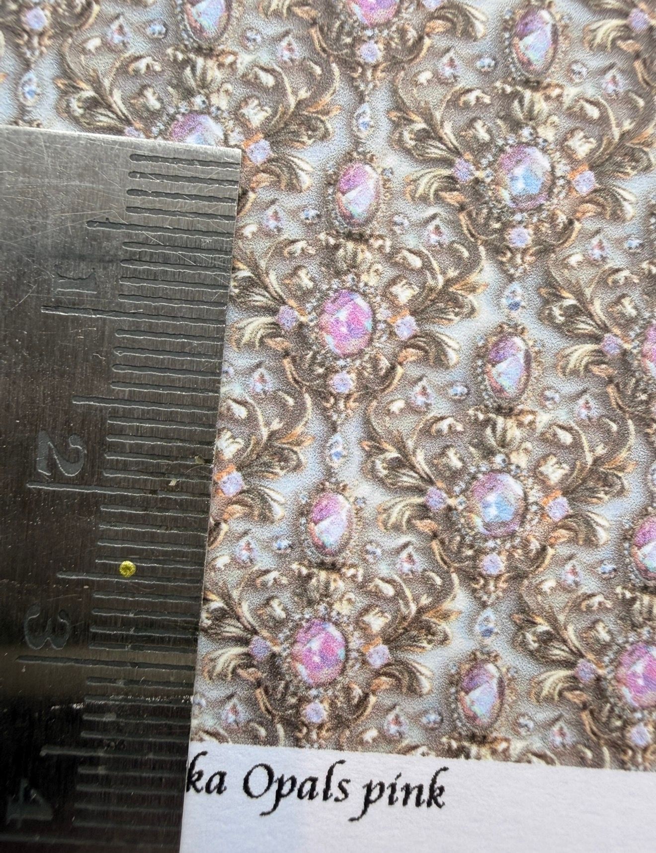 Wallpaper/fabric/fabric Opals pink. 1/48 scale