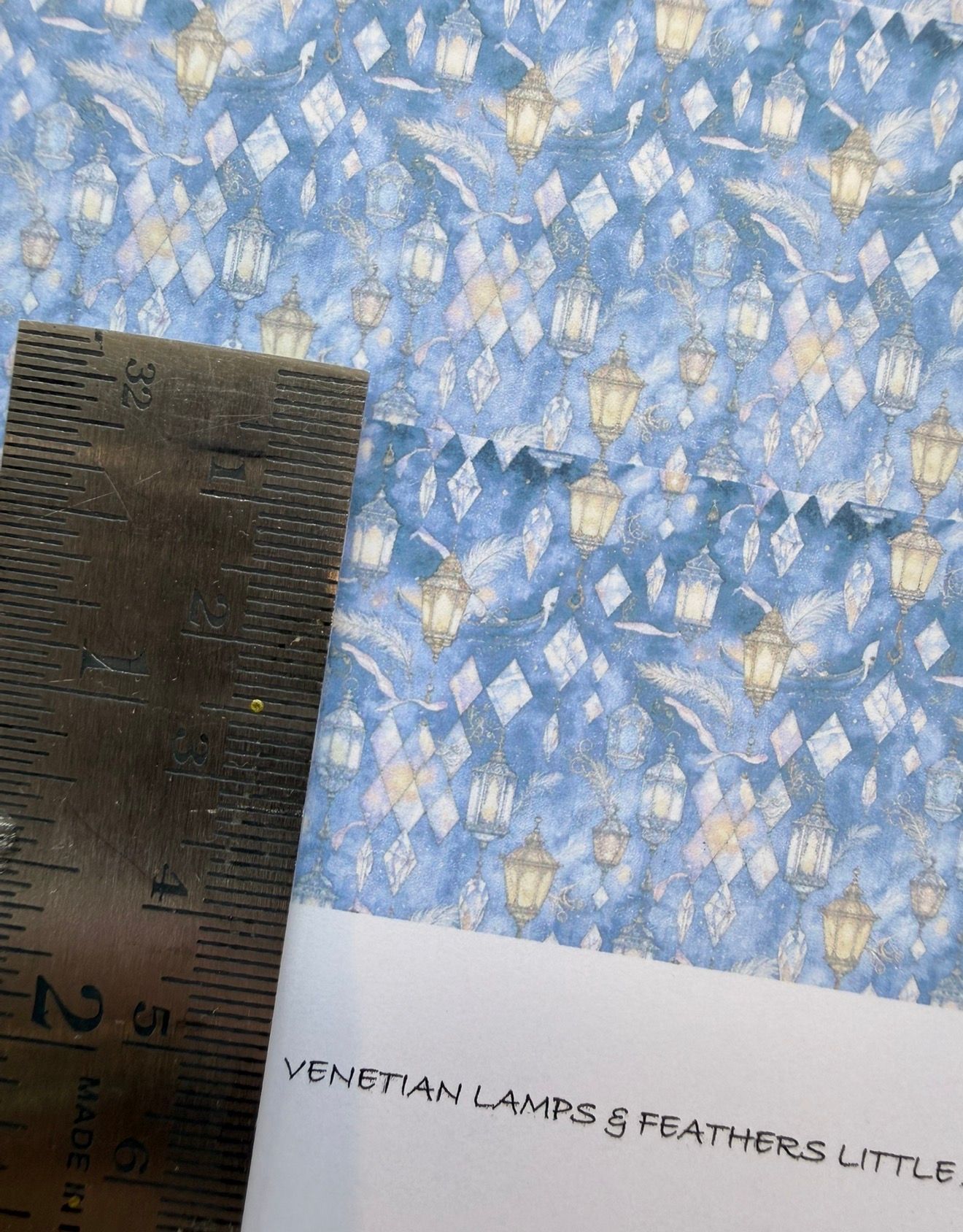 Wallpaper/fabric./carpet Venetian lamps & feathers. 1/48 scale