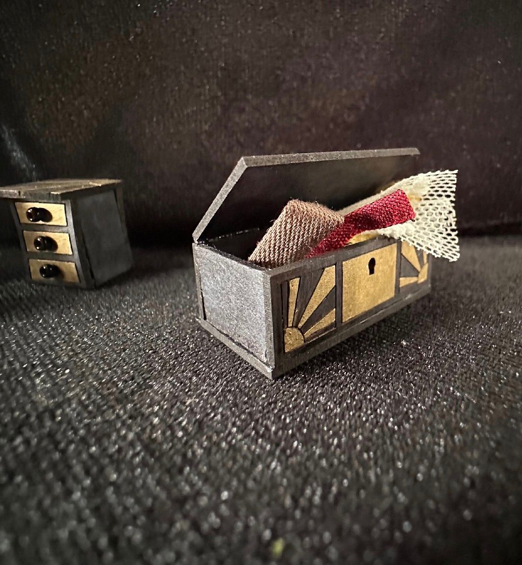 ART DECO travel trunk/bedding chest 1/48