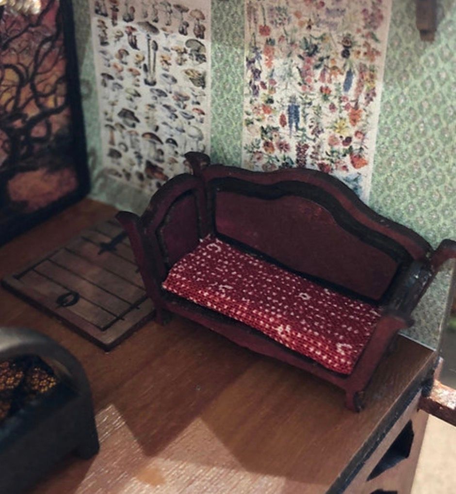 GOTHIC HALLOWEEN SOFA. 1/48 scale KIT