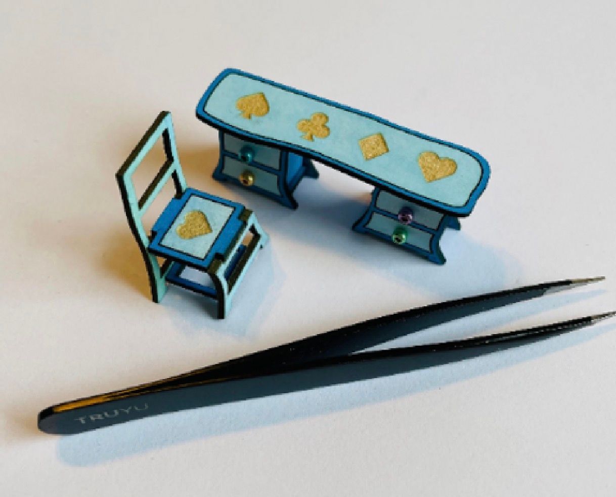 WONKY WONDERLAND DESK & CHAIR 1/48 Scale KIT