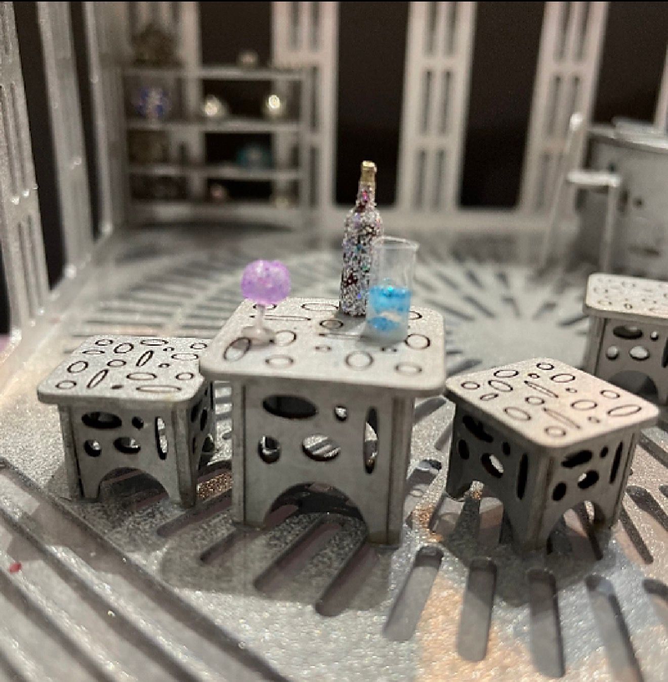 FINAL FRONTIER TABLE & TWO  STOOLS 1/48 scale KIT