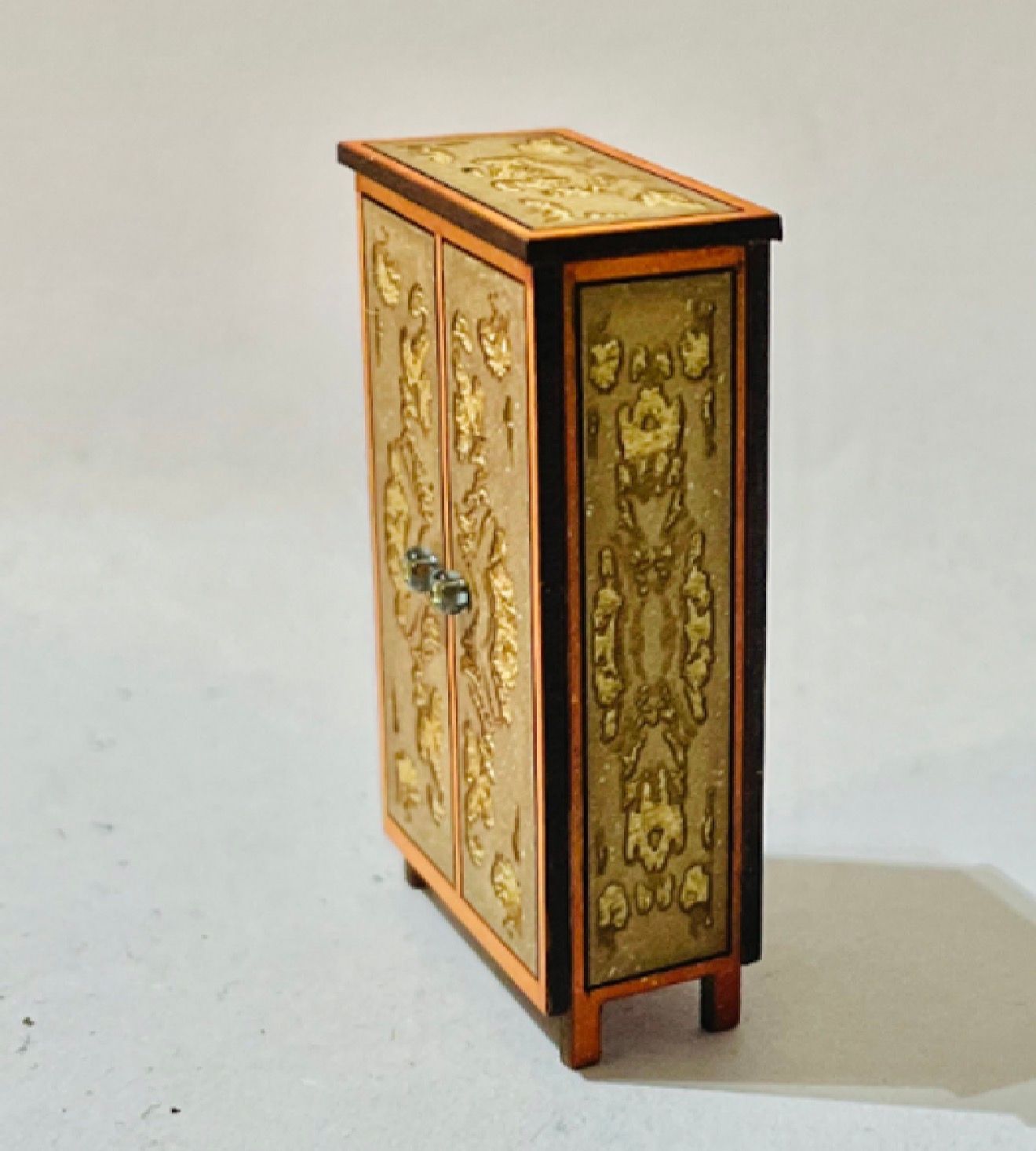 DECORATIVE WARDROBE 1/48 scale KIT