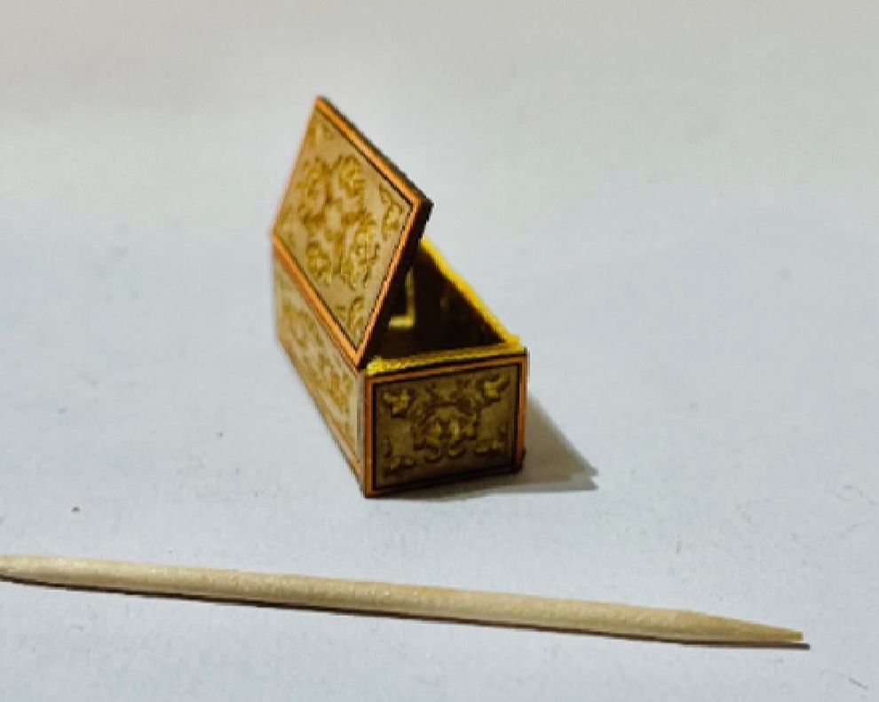 DECORATIVE TRAVEL TRUNK 1/48 scale KIT