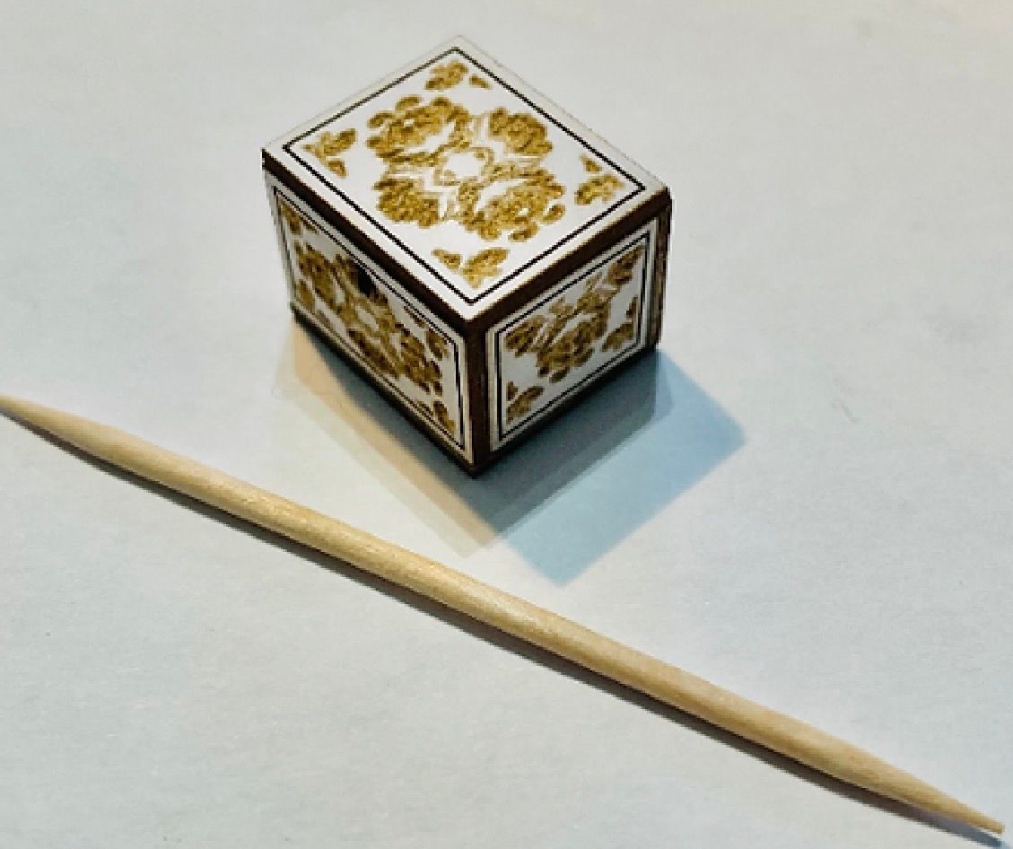 DECORATIVE SMALL TRUNK . 1/48 scale KIT