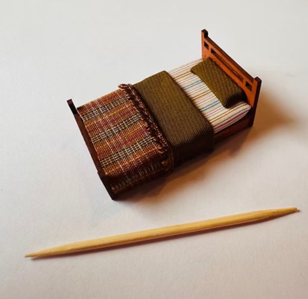 VICTORIAN DICKENSIAN BED 1/48 scale KIT
