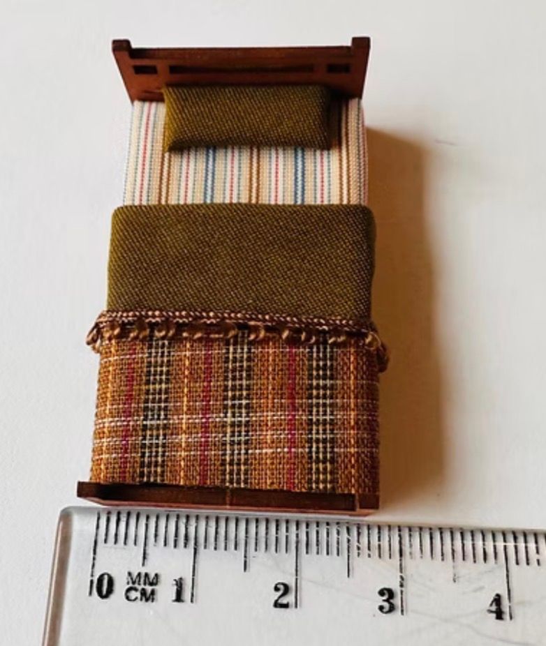 VICTORIAN DICKENSIAN BED 1/48 scale KIT