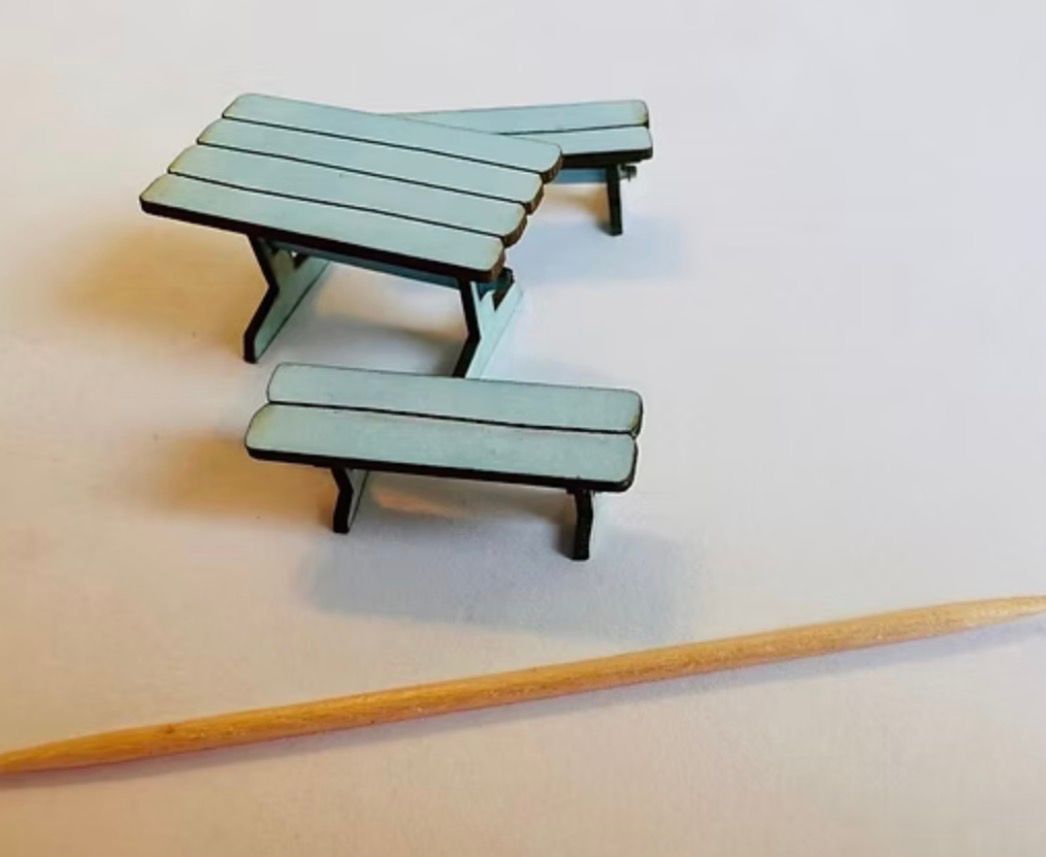 FINNISH TABLE & TWO BENCHES. 1/48 scale KIT