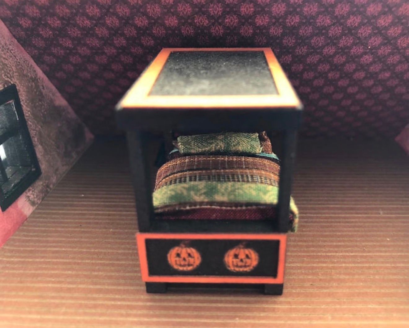 HALLOWEEN 4 POSTER BED 1/48 scale KIT