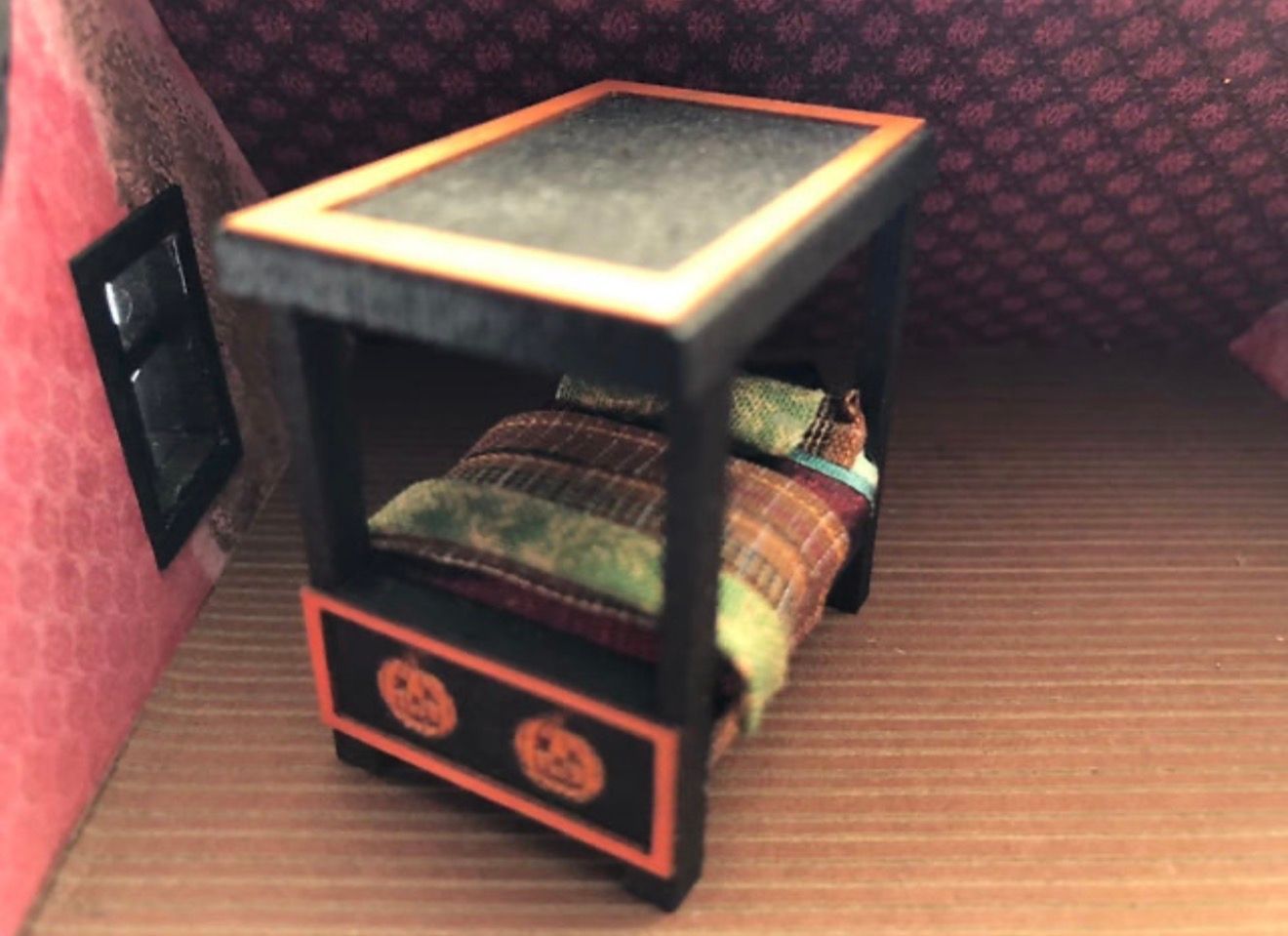 HALLOWEEN 4 POSTER BED 1/48 scale KIT