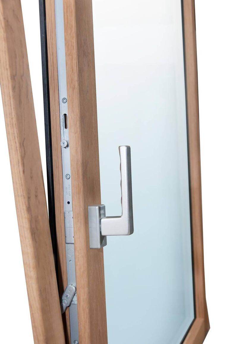 Interno con porta bianca
