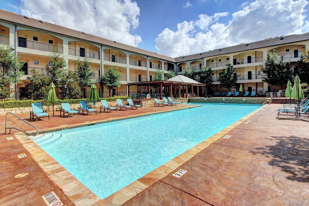 Avanti Pool Photo