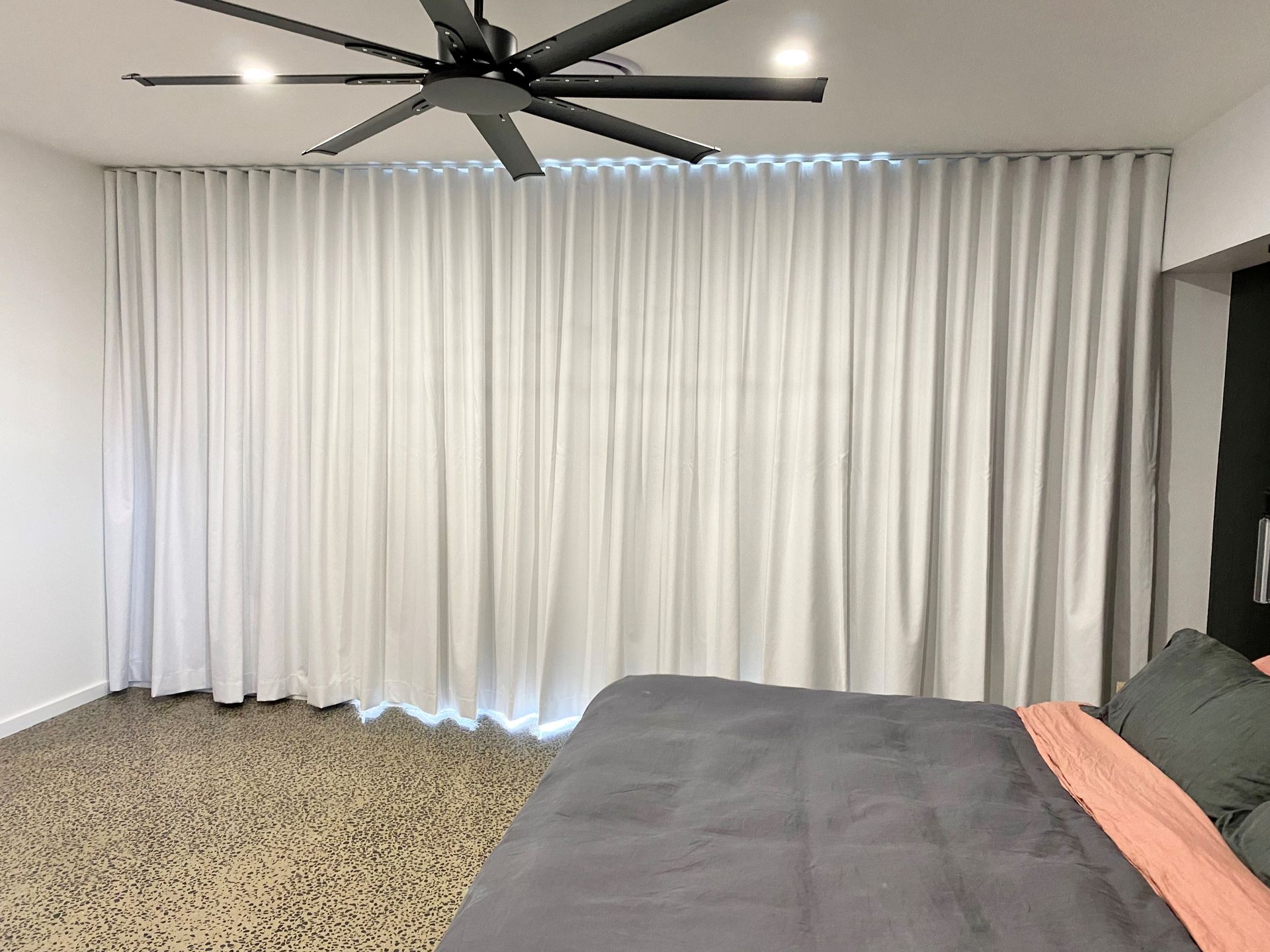 Block out bedroom curtains