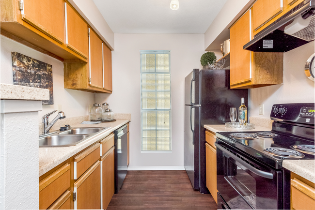 Steeplechase Apartments kitchen in Knoxville