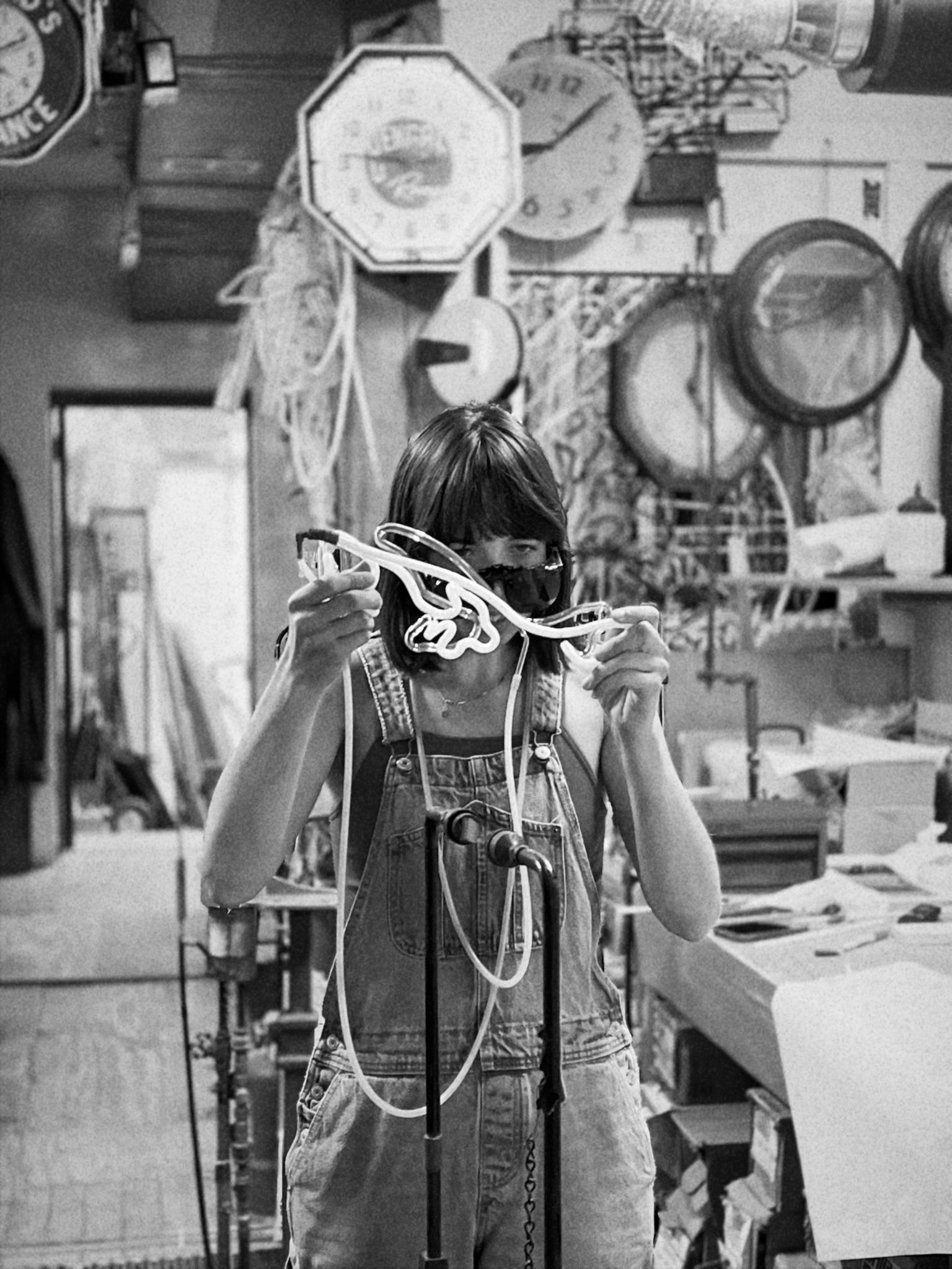Chloe Kottwitz bends neon glass.