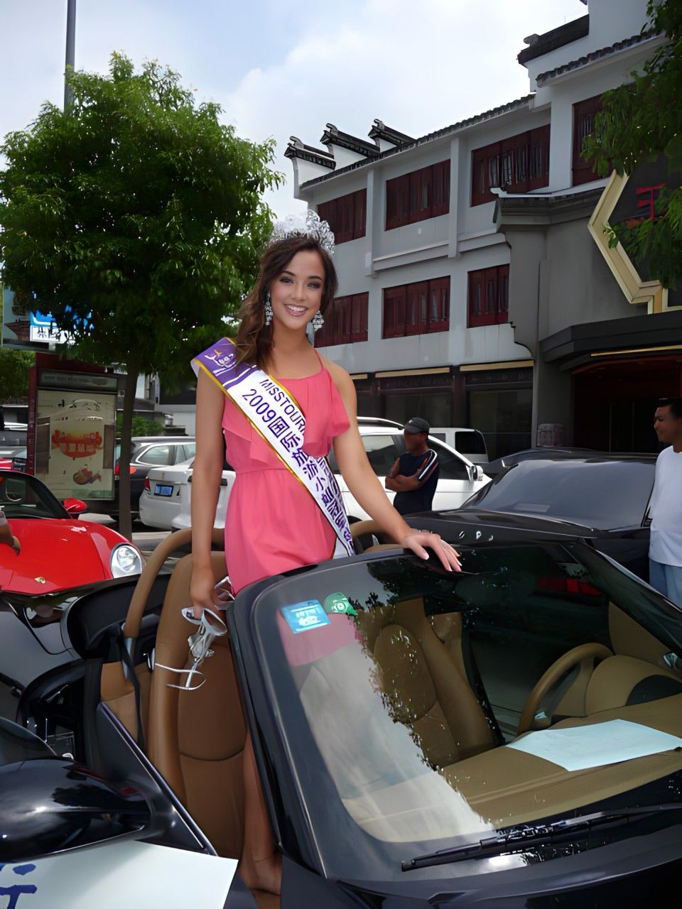 Miss Tourism  endorses Abracadabra's innovative adhesive bras NZ.