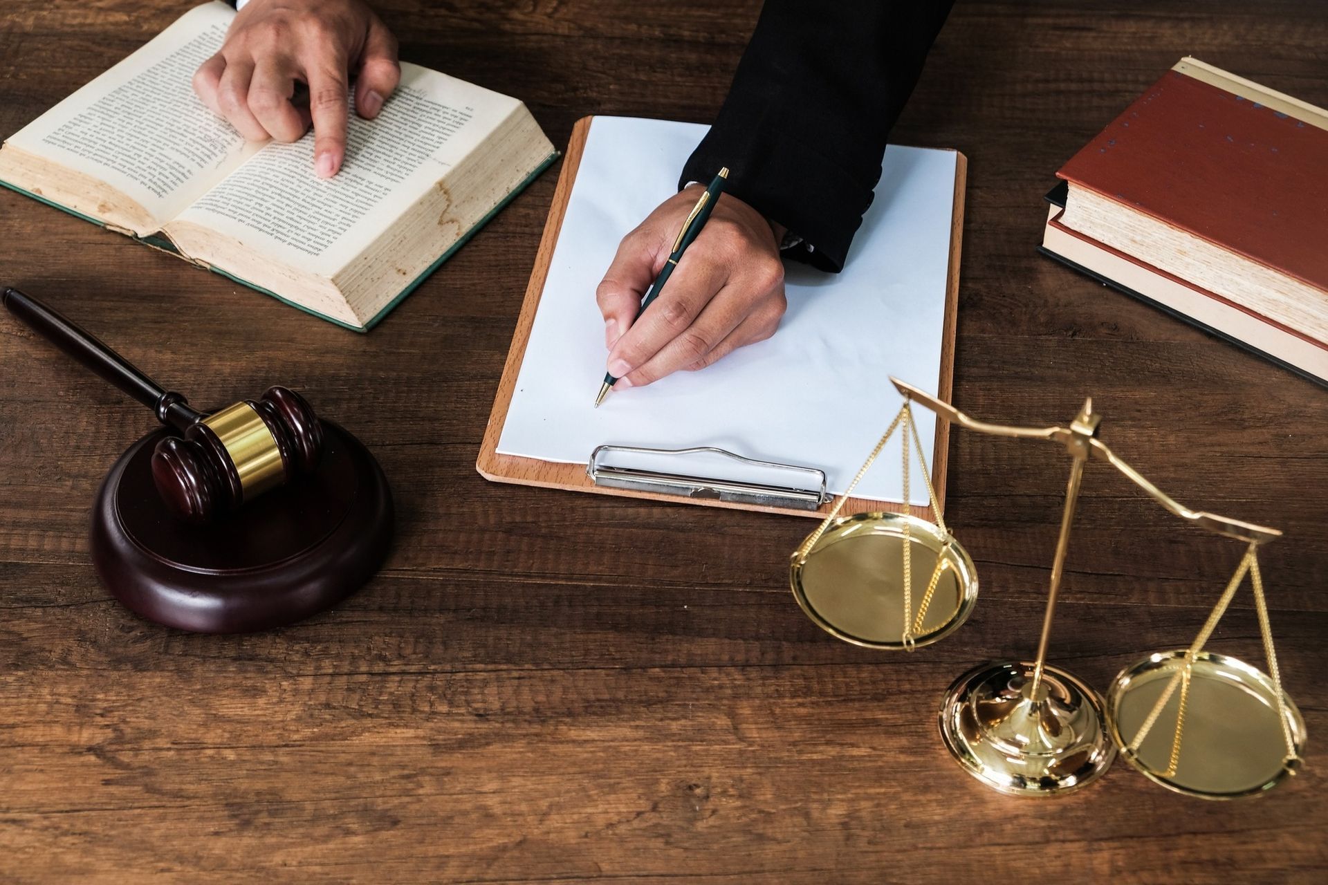 Commercial Lawyer Giving Consult for Startups