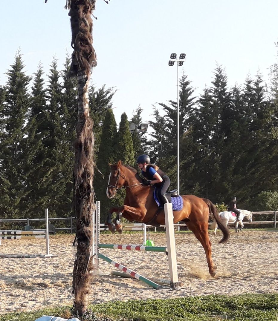ragazzina a cavallo