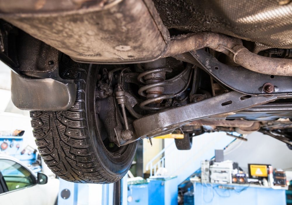 Mobile Mechanic Reading carrying out exhaust replacement