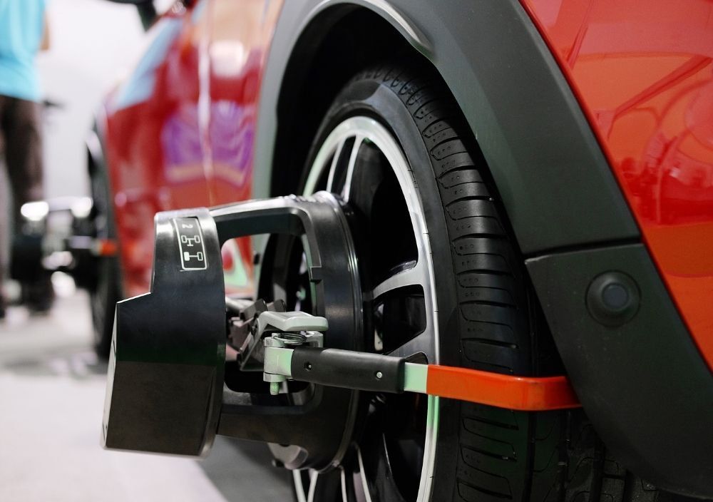 Carrying out Wheel Alignment in Reading at the Mobile Mechanic Reading workshop