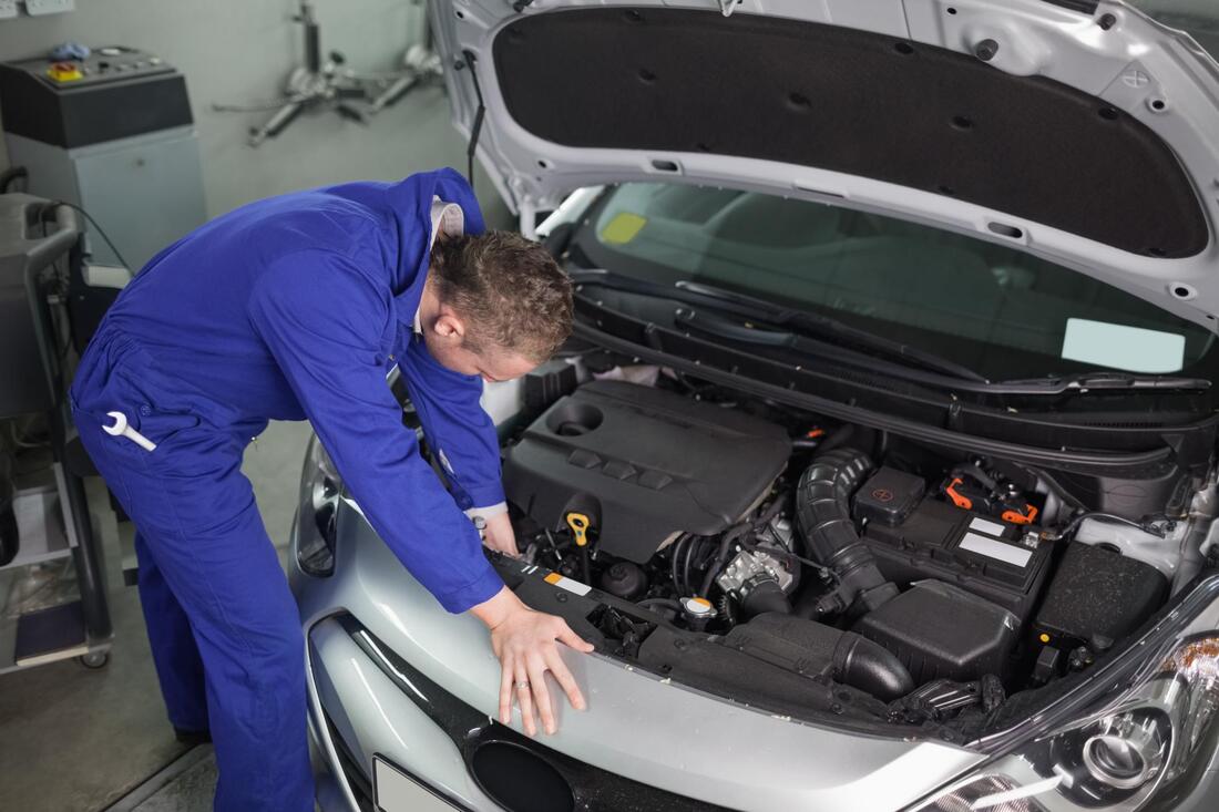 Mobile Mechanic Tilehurst carrying out car repairs