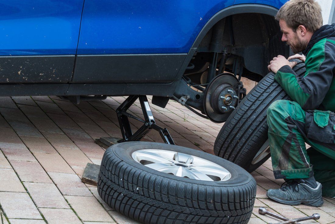 Mobile Tyre Fitting Reading replacing a wheel with new tyres