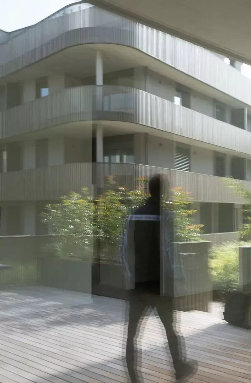 Bild eines Haus mit Glas