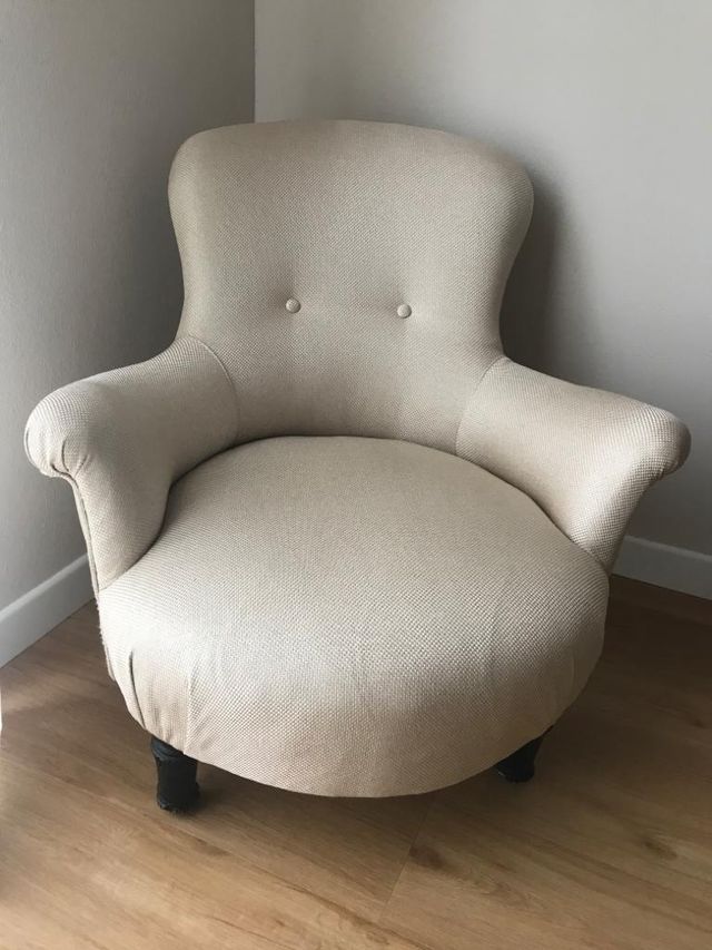 tappezzeria poltrona bianca
